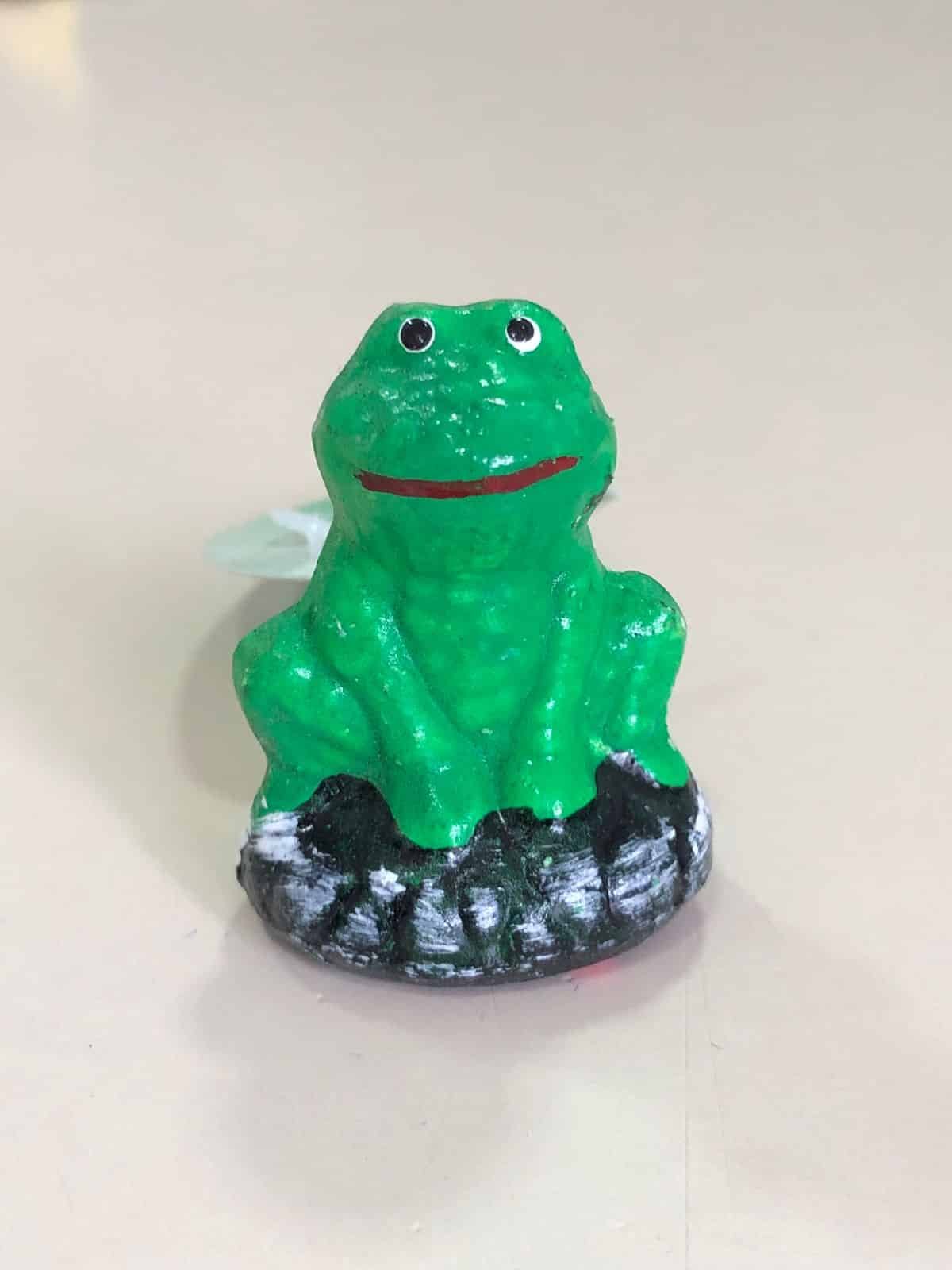 Enfeite Sapo Mini (3cm x 2,5cm x 4cm)